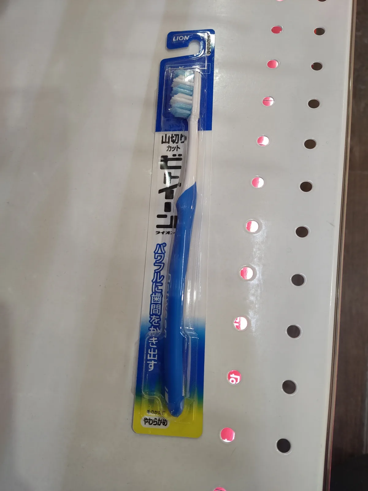 lion-vitoine-soft-toothbrush