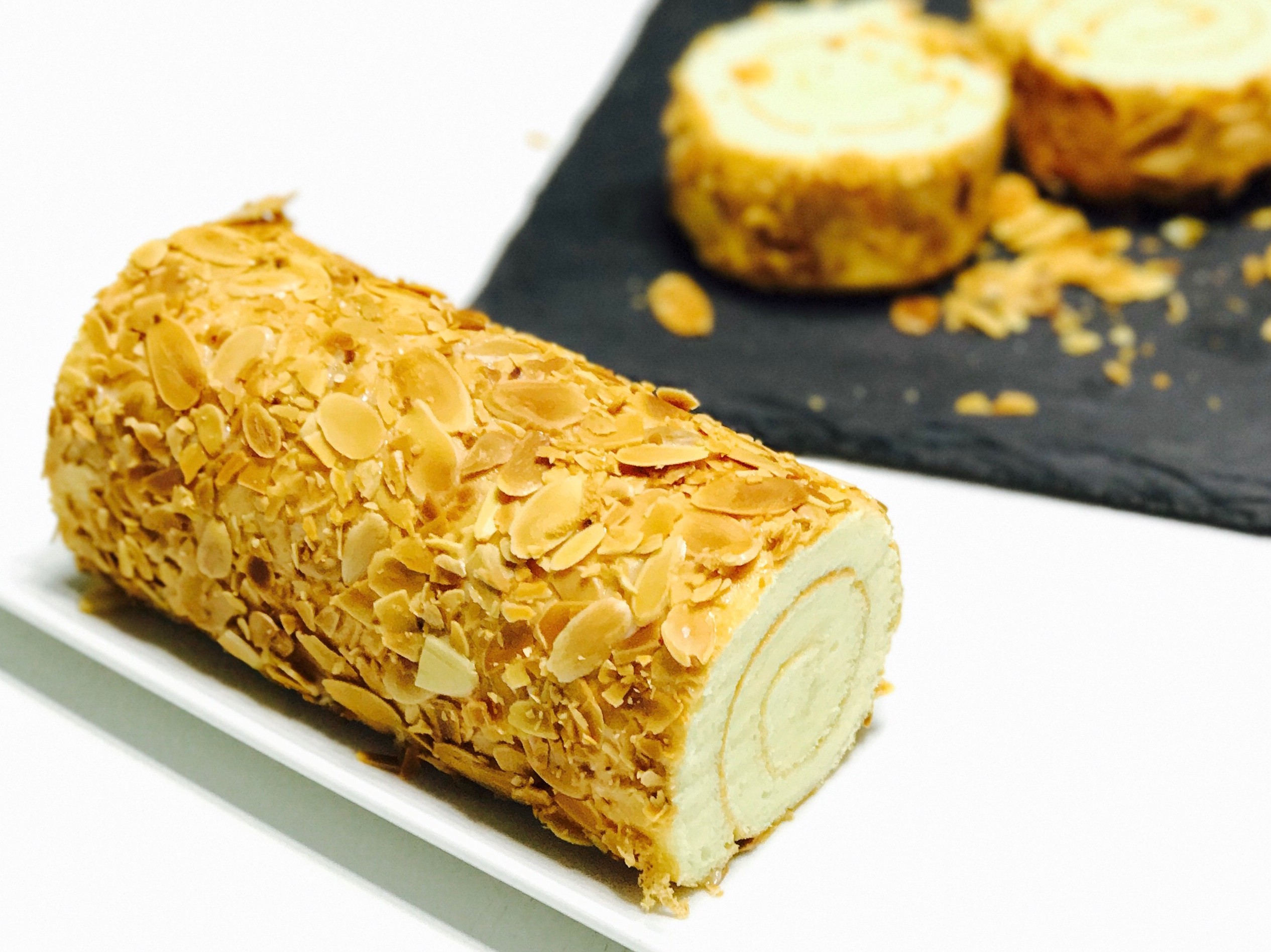 almond-swiss-rollbig