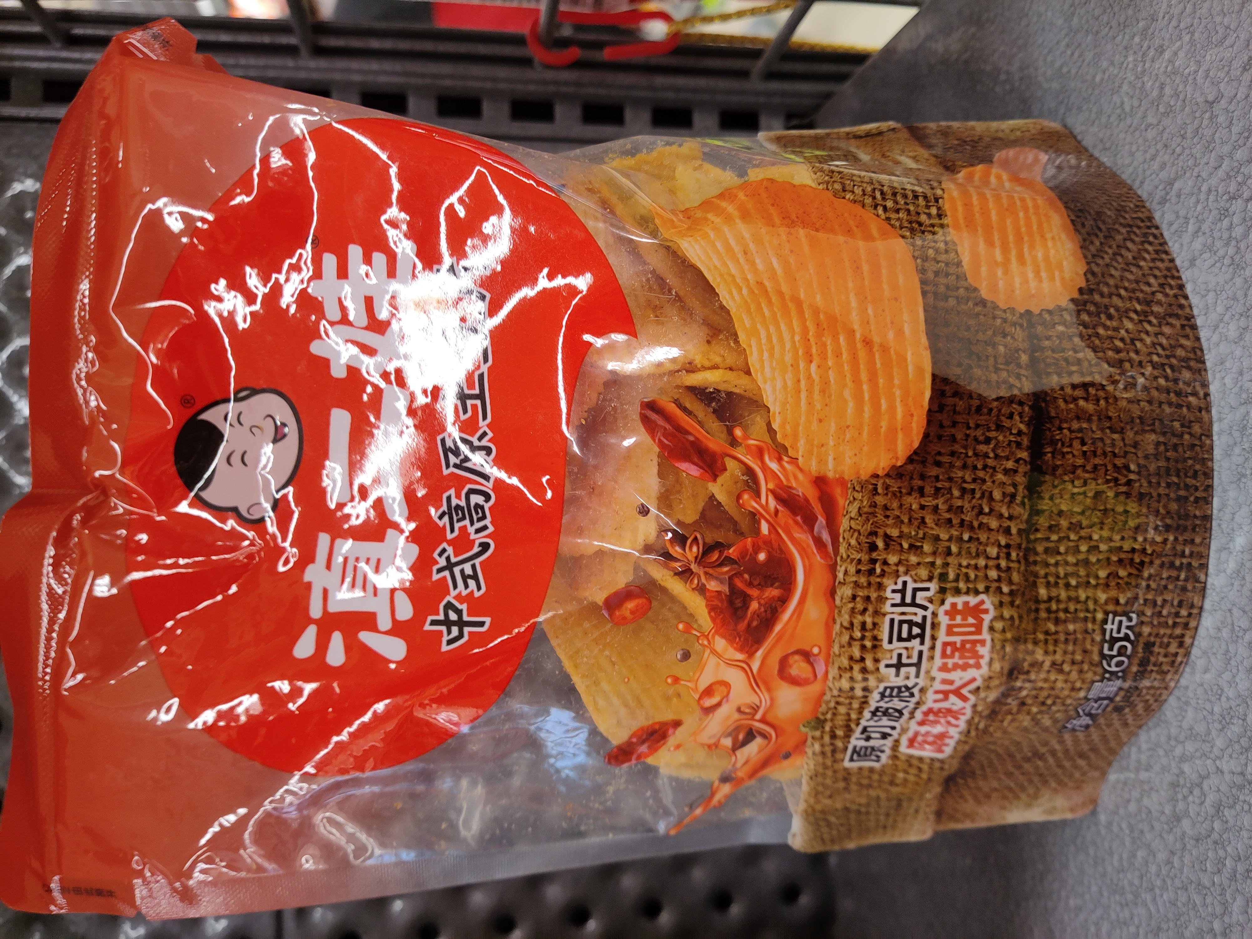 wavy-potato-chips-spicy-hot-pot-flavor