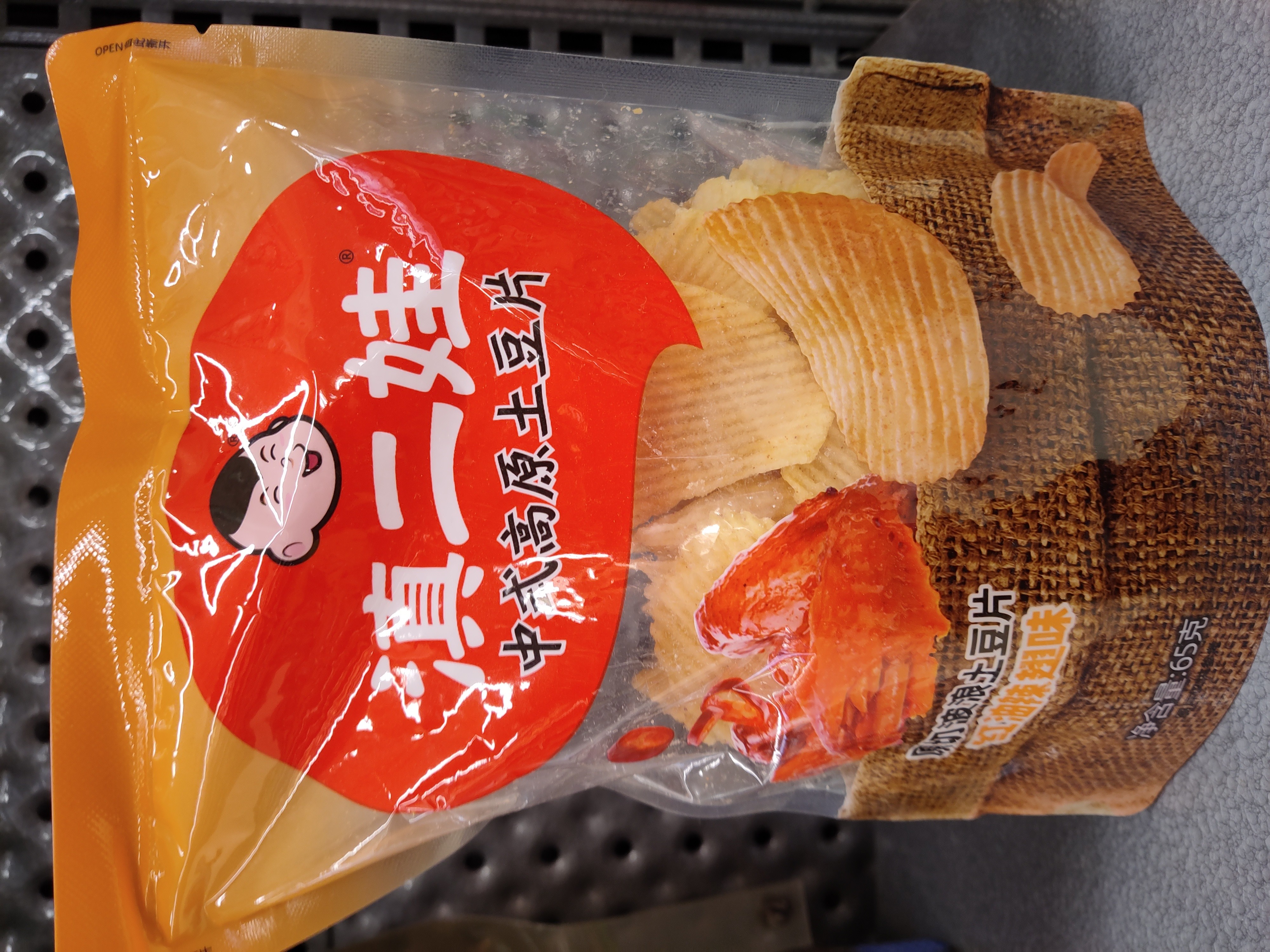 wavy-potato-chips-red-oil-spicy-wings-flavor
